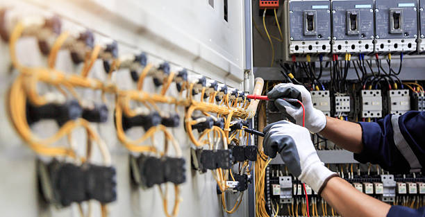 Professional Electrician technician working in Goodlettsville, TN